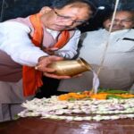मुख्यमंत्री साय ने हाटकेश्वर महादेव मंदिर में पूजा-अर्चना कर प्रदेशवासियों के सुख समृद्धि की कामना की
