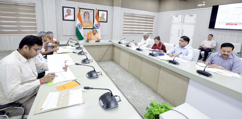 कर संग्रह बढ़ाने के साथ ईमानदार व्यापारियों को मिले सुविधा, सम्मान और त्वरित समाधान: मुख्यमंत्री