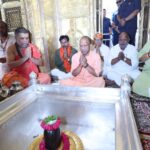 मुख्यमंत्री योगी ने बाबा कालभैरव और श्री काशी विश्वनाथ मंदिर में किया दर्शन पूजन