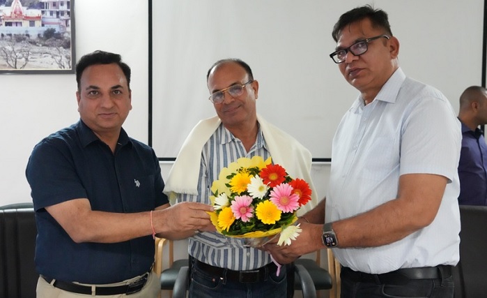 सेवानिवृत्त सहायक निदेशक ललिता प्रसाद भट्ट को दी विदाई