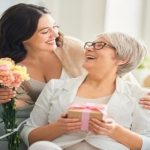 Mother’s Day: अपनी मां को दें ये खास तोहफे, चेहरे पर आएगी मुस्कान