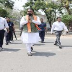 सीएम सम्राट चौधरी पैदल पहुंचे अपने कार्यालय