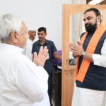 मुख्यमंत्री सम्राट चौधरी ने नीतीश कुमार से की शिष्टाचार भेंट