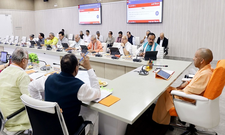 Yogi Cabinet: हाईटेंशन लाइनों पर बड़ा फैसला: अब टावर के नीचे दोगुना मुआवजा, किसानों को मिलेगा ज्यादा लाभ