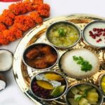 ऐसी जगहों पर न करें भोजन, दरिद्रता पड़ जाएगी पीछे