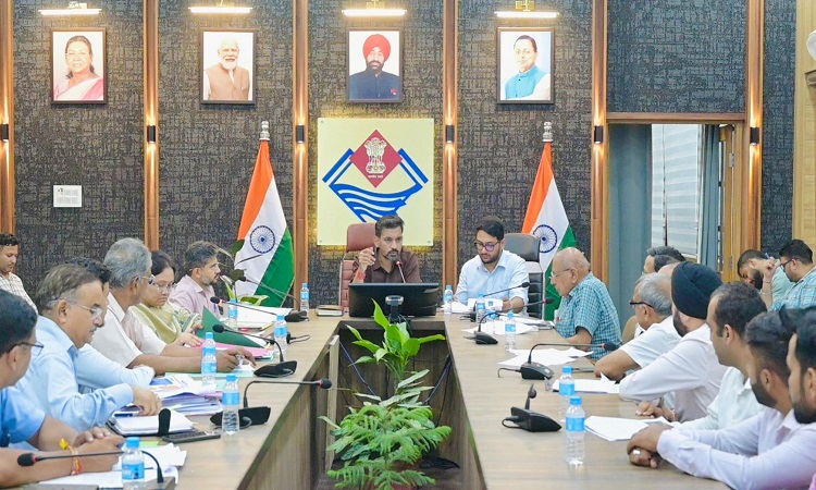 उद्योग मित्रों की समस्याओं का समाधान करना जिला प्रशासन की प्राथमिकताः डॉ आशीष चौहान