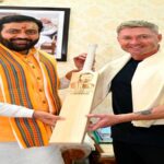 पूर्व आस्ट्रेलियाई क्रिकेटर माइकल क्लार्क की गेंद पर मुख्यमंत्री सैनी ने जड़े दो छक्के