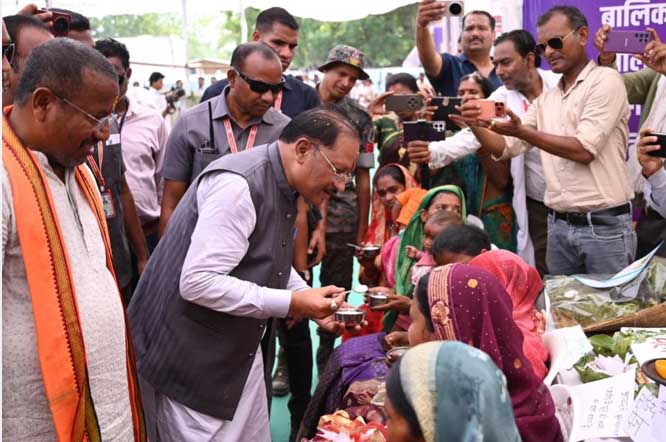मुख्यमंत्री ने चेरपाल में जिलास्तरीय जनसमस्या निवारण शिविर में किया जनसंवाद