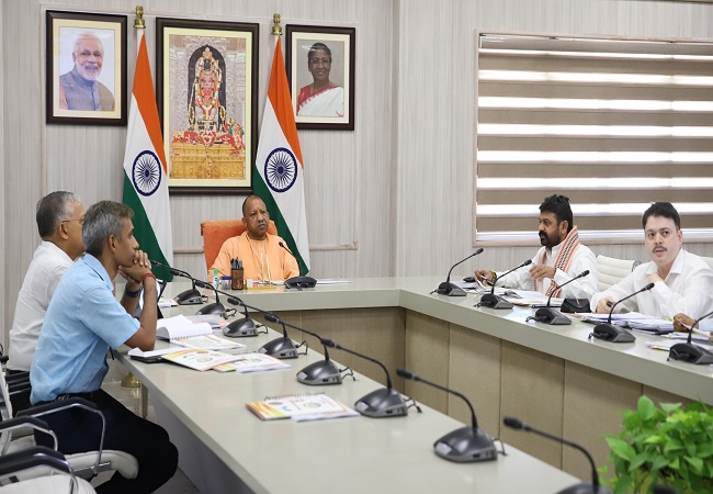 तकनीक की मदद से रजिस्ट्री कार्यालयों को बनाएं पारदर्शिता और जनसुविधा का आदर्श मॉडल : मुख्यमंत्री योगी