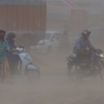 दिल्ली-NCR में मौसम का रौद्र रूप, 128 KM/घंटा की रफ्तार से चली हवा