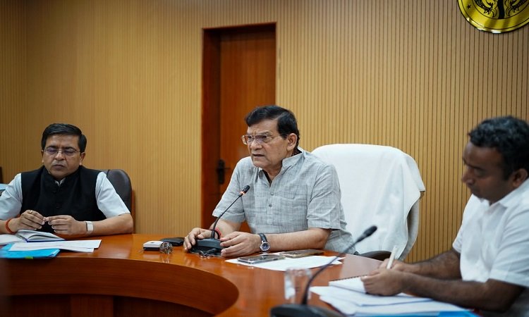 लापरवाही  बर्दाश्त नहीं, जनता को बेहतर बिजली देना ही हमारी सर्वोच्च प्राथमिकता: एके शर्मा