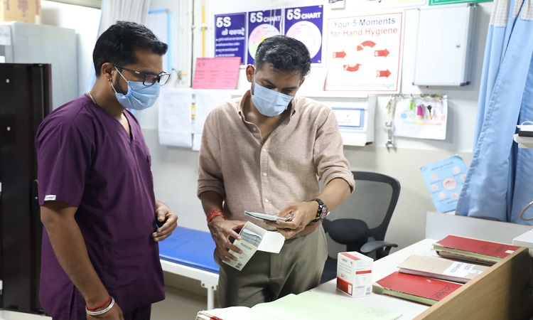 औचक निरीक्षणः कोरोनेशन अस्पताल की बदहाली पर भड़के डीएम, व्यवस्थाएं सुधारने के सख्त निर्देश