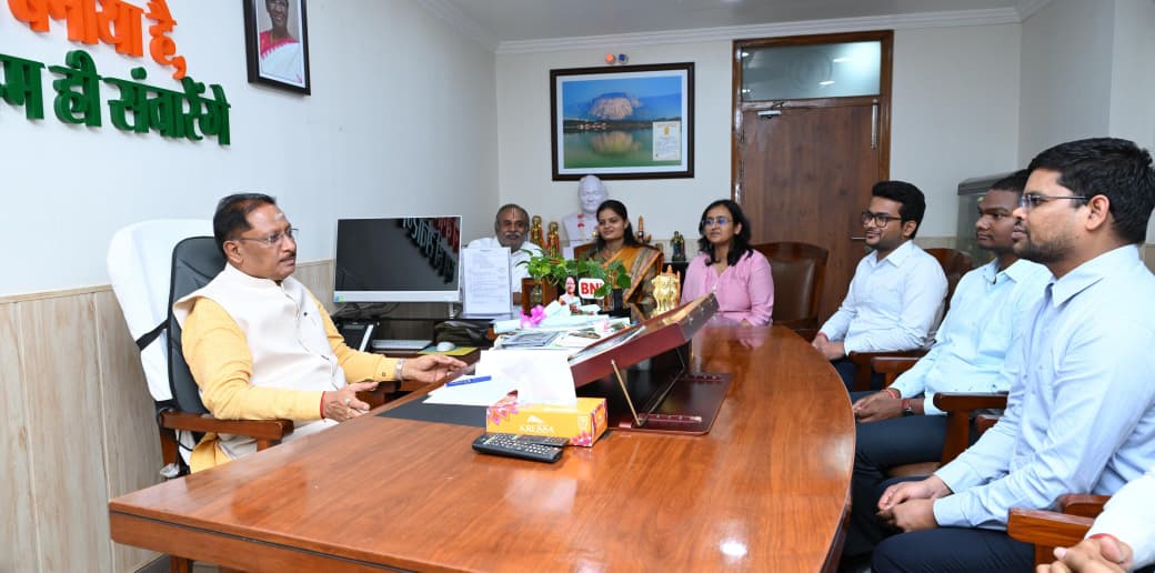 मुख्यमंत्री साय से छत्तीसगढ़ से अखिल भारतीय सेवाओं में चयनित अभ्यर्थियों ने की सौजन्य मुलाकात