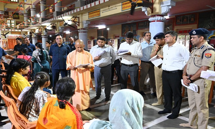 जनता दर्शन में आए लोगों से बोले सीएम – घबराइए मत, सबकी होगी भरपूर मदद