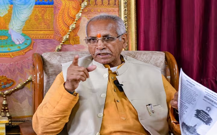 भरोसेमंद लोगों ने दिया धोखा… चंपत राय ने सेवा समाप्ति की घोषणा की