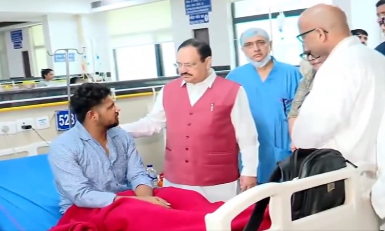 RML अस्पताल पहुंचे जेपी नड्डा, घायल युवाओं से की मुलाकात; बेहतर इलाज के दिए निर्देश