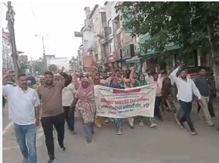 सफाई कर्मचारियों ने पंजाब सरकार का पैकेज ठुकराया, हड़ताल जारी रखने का ऐलान