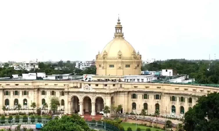 लोकभवन के बाहर दो लोगों ने किया आत्मदाह की कोशिश, सुरक्षाकर्मियों ने मौके पर रोका