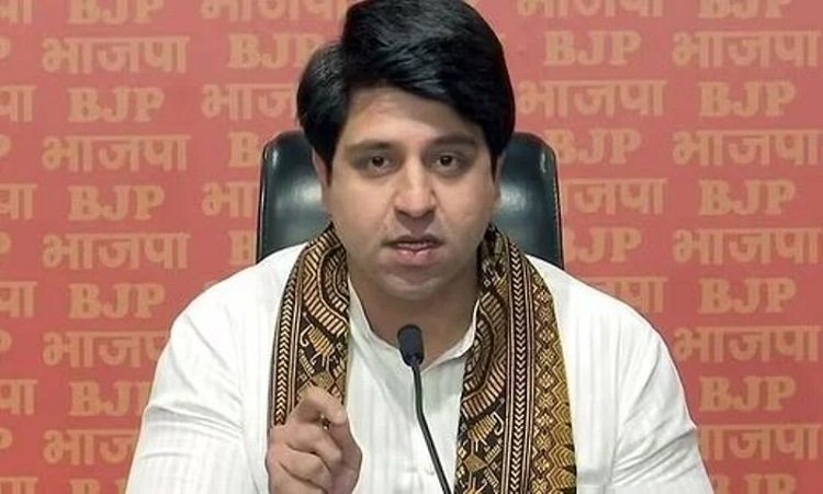 भाजपा में सब ठीक नहीं? शहजाद पूनावाला के बायो ने बढ़ाई राजनीतिक हलचल
