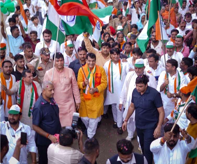 चटाई पर बैठकर पढ़े होते तो छात्रों के दर्द को समझते राहुल गांधी और विपक्ष: ए के शर्मा