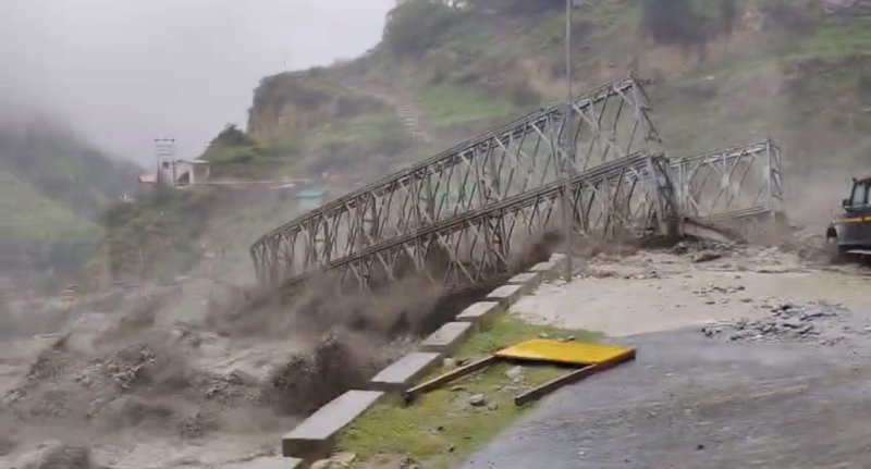 तमकनाला में बेली ब्रिज बहा, मलारी मार्ग पर आवाजाही बंद; मुख्यमंत्री ने लिया संज्ञान