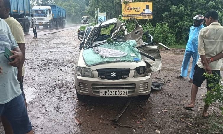 एक झटके में उजड़ गई खुशियां, डंपर की टक्कर से कार सवार चार लोगों की मौत