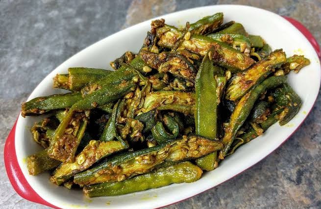 भिंडी की सब्जी बनाते समय रखें इन बातों का ध्यान, लिसलिसापन होगा दूर