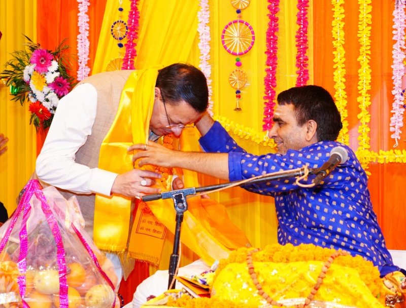 शिवमहापुराण कथा में शामिल हुए मुख्यमंत्री धामी, प्रदेश की सुख-समृद्धि की कामना