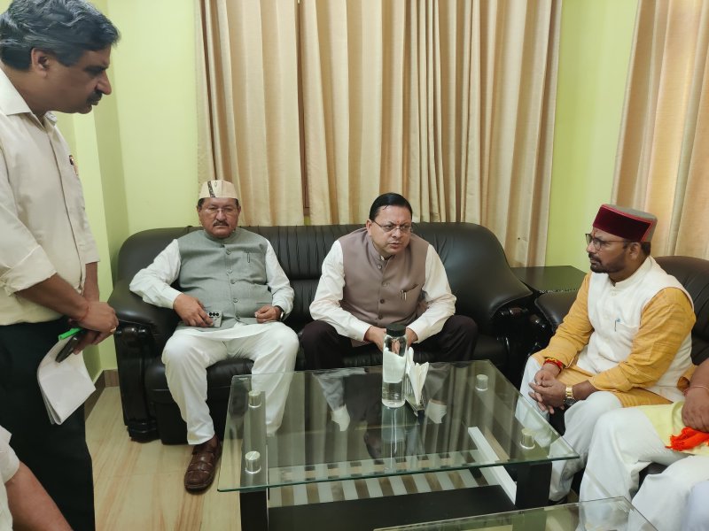 THDC Tunnel Accident: CM धामी ने अधिकारियों के साथ की समीक्षा बैठक, रेस्क्यू अभियान में तेजी के निर्देश