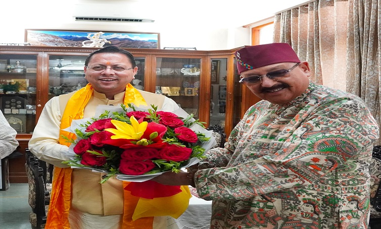 सतपाल महाराज ने मुख्यमंत्री से की मुलाकात, बड़े ठेकों को छोटे पैकेज में बांटने का किया अनुरोध