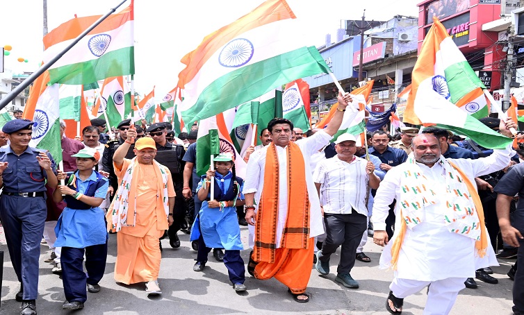 स्वतंत्रता संग्राम सेनानियों की अमिट गाथा का नाम है तिरंगा: सीएम योगी