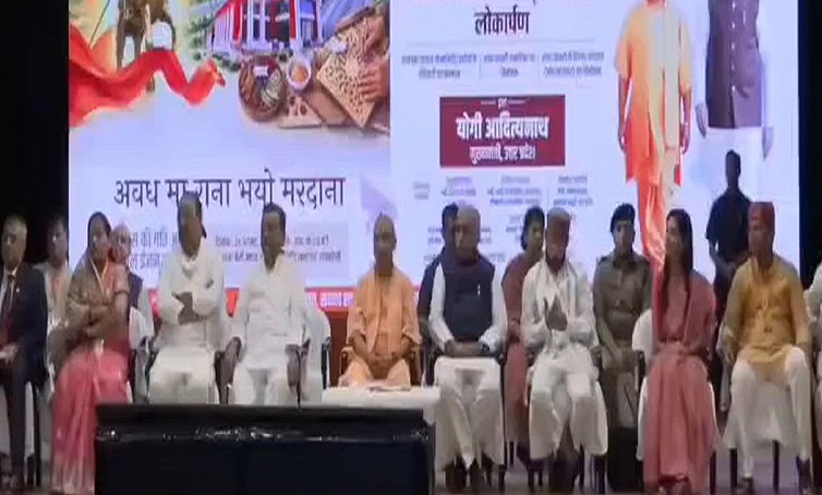 सीएम योगी ने रायबरेली में स्मृति सभागार का किया लोकार्पण