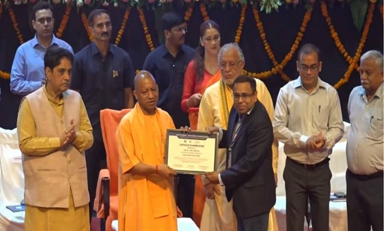 CM योगी ने यूपी का स्टार्टअप मिशन किया लॉन्च, 107 स्टार्टअप्स को 3.42 करोड़ की मदद