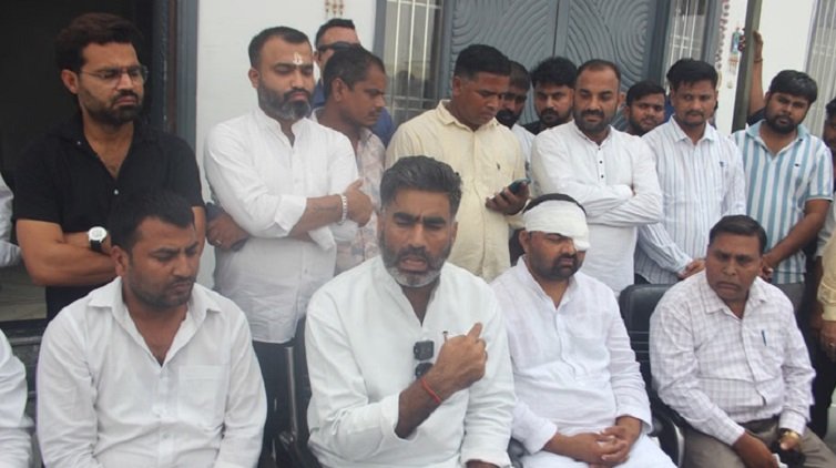 पहले मुझे गोली मारो, फिर इनका एनकाउंटर करो—SSP पर BKU नेताओं ने लगाया गंभीर आरोप