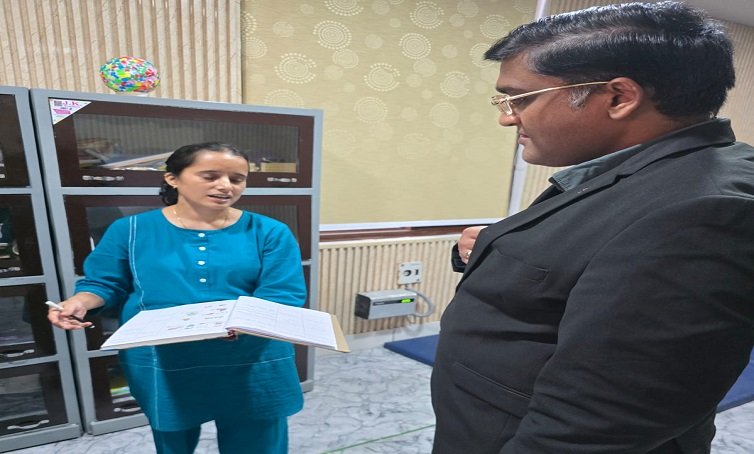 दिव्यांगजनों को योजनाओं और पुनर्वास सेवाओं का समयबद्ध लाभ सुनिश्चित करें : सचिव