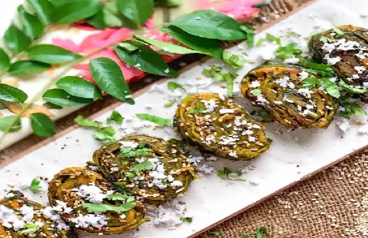 ऐसे बनाएं स्वादिष्ट गुजराती पात्रा, स्नैक्स के तौर पर करें सेवन