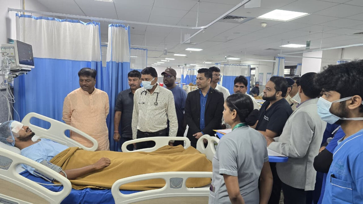 घायल जवानों से मिलने अस्पताल पहुंचे केदार कश्यप, डॉक्टरों से ली इलाज की जानकारी