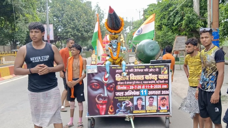 अग्नि-5 थीम की कांवड़ बनी सावन यात्रा का आकर्षण
