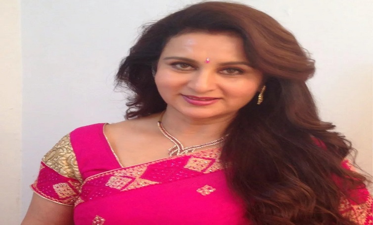 अस्पताल में भर्ती पूनम ढिल्लों, दोस्त पद्मिनी कोल्हापुरे ने दिया हेल्थ अपडेट