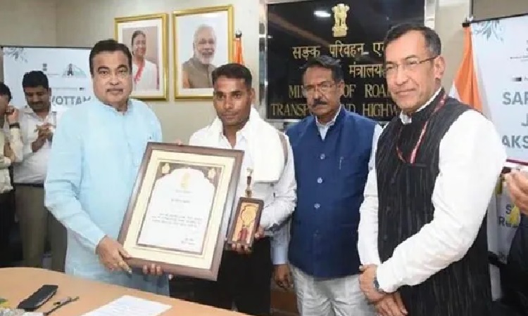 सिलक्यारा सुरंग बचाव के 12 रैट माइनर्स को सर्वोत्तम जीवन रक्षा पदक, गडकरी ने किया सम्मानित