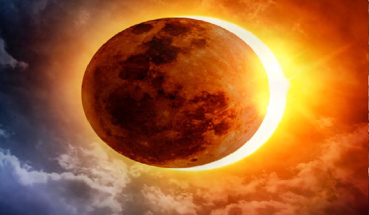 आज लग रहा है साल का आखिरी सूर्य ग्रहण, जानें सूतक काल के नियम