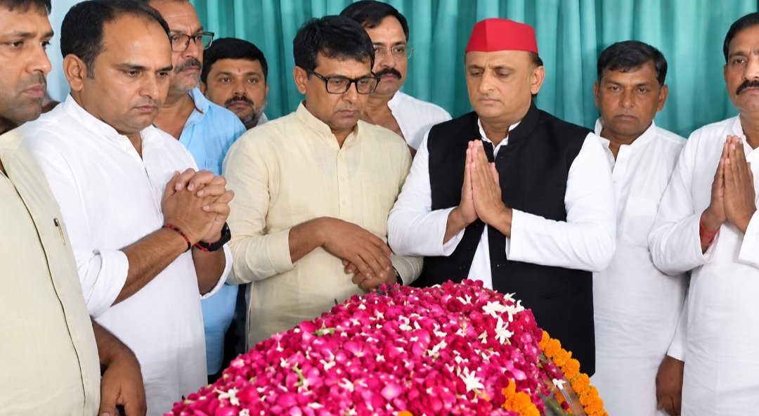 राम गोविंद चौधरी को अखिलेश यादव ने दी अंतिम विदाई, बोले- समाजवादी आंदोलन को बड़ी क्षति