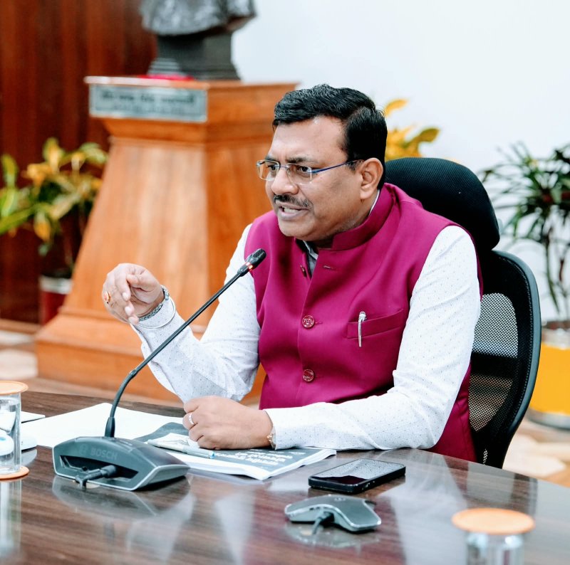 मुख्यमंत्री घोषणाओं पर मुख्य सचिव का सख्त रुख, 303 लंबित मामलों के शीघ्र निस्तारण के निर्देश