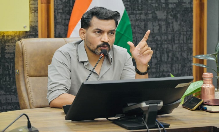ऋण फर्जीवाड़े के प्रकरणों पर जिला प्रशासन सख्त, डीएम ने दिए एसआईटी जांच और कार्रवाई के निर्देश
