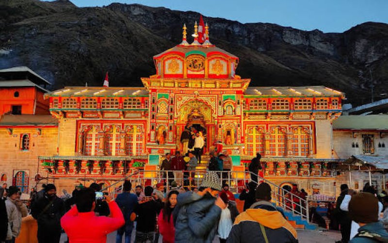 बद्रीनाथ में बना आस्था का नया कीर्तिमान