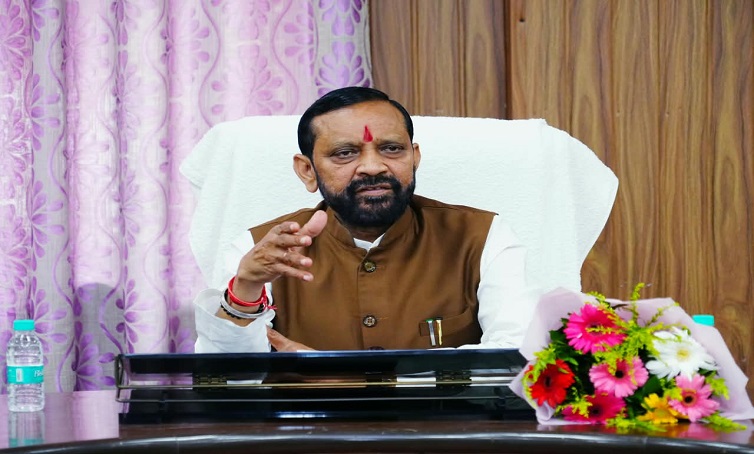 सफाई कर्मचारियों के अधिकारों एवं कल्याणकारी योजनाओं के प्रभावी क्रियान्वयन को लेकर आयोग के अध्यक्ष ने की समीक्षा बैठक