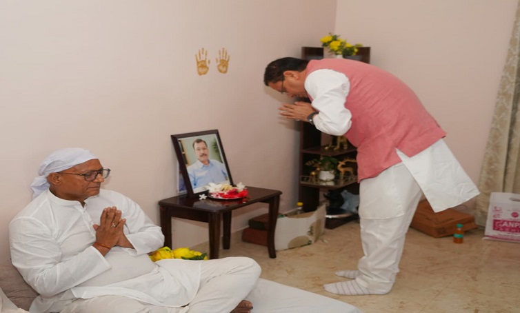 सीएम धामी ने वीरेंद्र बिष्ट के निधन पर जताया शोक, अर्पित की श्रद्धांजलि
