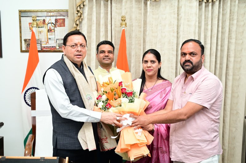 जिला सहकारी बैंक के नवनिर्वाचित पदाधिकारियों ने सीएम धामी से की मुलाकात