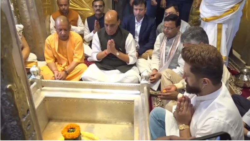 PM मोदी के जन्मदिन पर काशी में जुटे भाजपा और NDA के दिग्गज, बाबा विश्वनाथ से मांगा स्वस्थ जीवन का आशीर्वाद