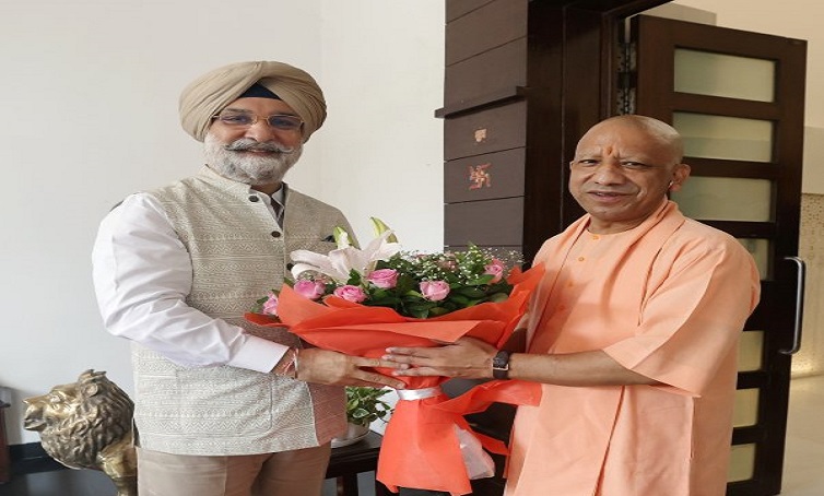दिल्ली के उपराज्यपाल तरनजीत सिंह संधू ने मुख्यमंत्री योगी आदित्यनाथ से की शिष्टाचार भेंट